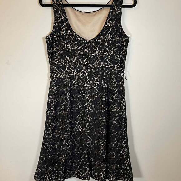 White House Black Market Velvet Lace Brocade Mini Dress Size 6 Fit & Flare - Picture 6 of 7